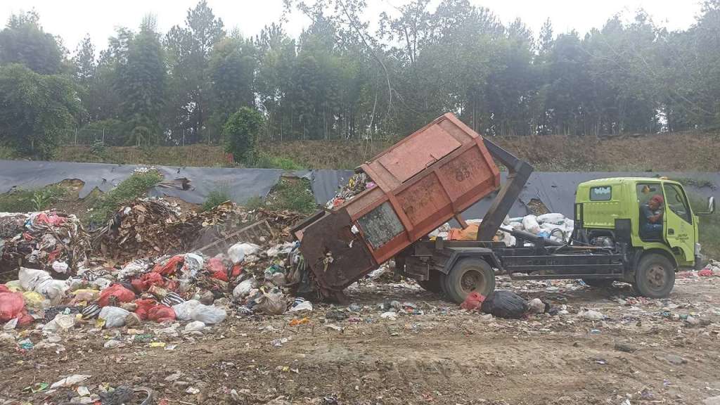 Dampak Musim Hujan, Sampah di Trenggalek Bertambah Berat dan Dikerumuni&nbsp;Lalat