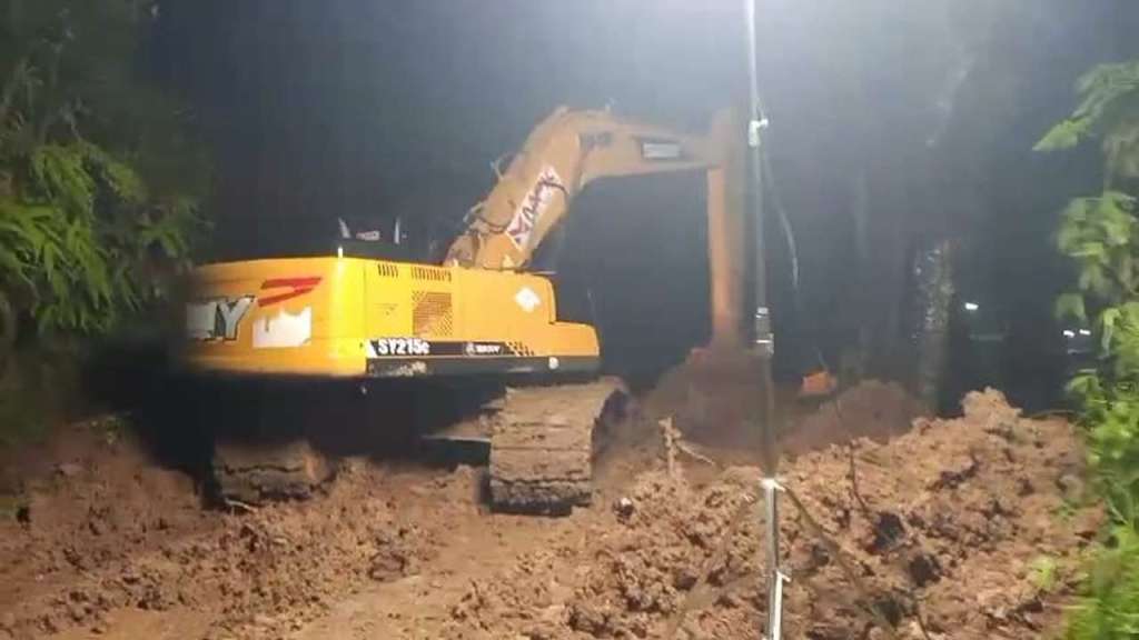 Longsor Bendungan 2 Hari Tutup Jalan, Pembersihan Material hingga&nbsp;Malam