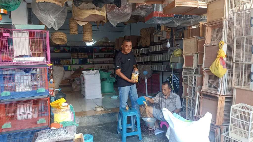 Pedagang Pasar Burung Trenggalek: Retribusi Naik 30% atau Tidak Bayar Sama&nbsp;Sekali