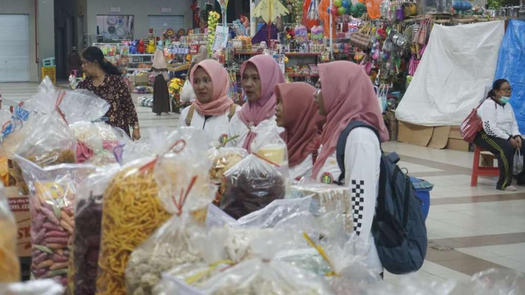 Biaya Makan Rp499 Ribu Sebulan, Warga Trenggalek Pilih Beli Makanan&nbsp;Jadi