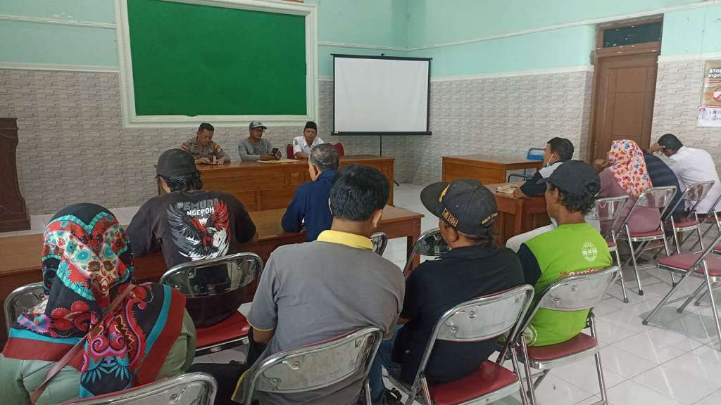 Warga Sambirejo Trenggalek Tuntut Pengusaha Rosok Selesaikan Masalah Tumpukan&nbsp;Sampah