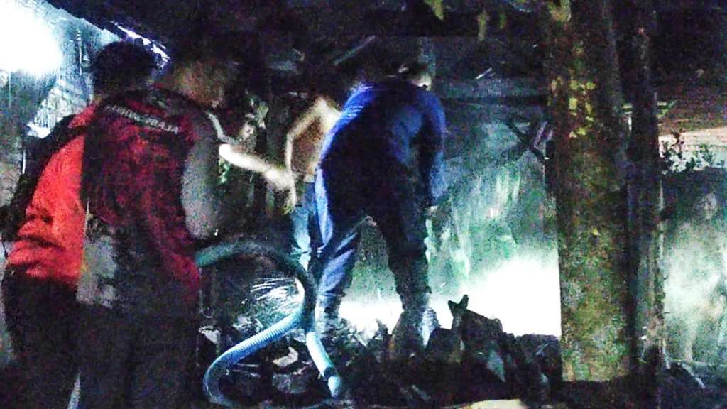 Gudang Kayu di Panggul Terbakar, Pemilik Rugi 50&nbsp;Miliar