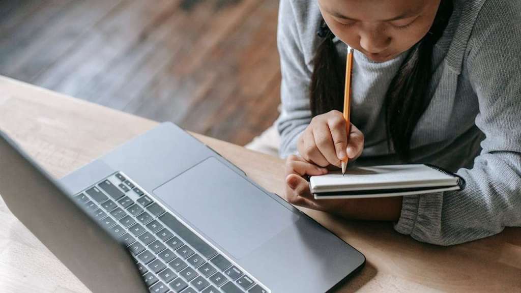 Peran Keluarga dan Sekolah dalam Menghadapi Risiko Transformasi&nbsp;Digital