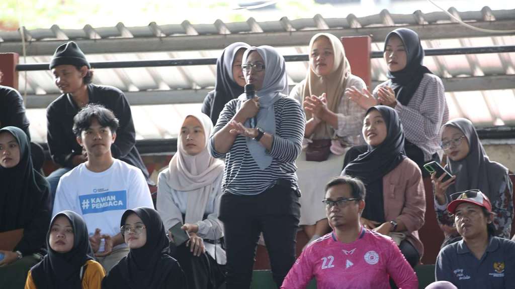 Ketemu Rocky Gerung, Dosen ITB Trenggalek Sebut Literasi Masyarakat Terlalu&nbsp;Minim