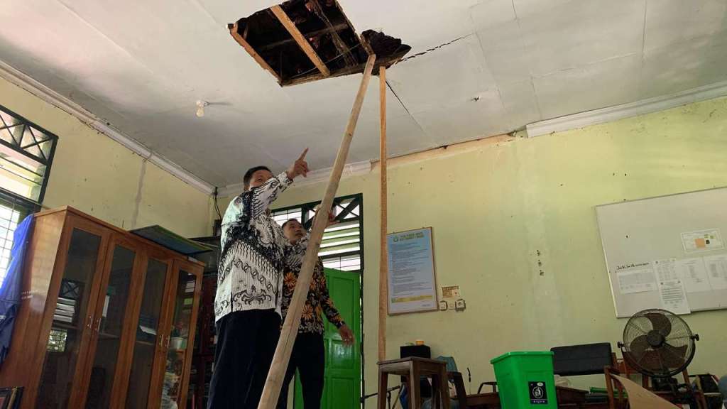 Alasan Sekolah Banyak, Pemerintah Tak Kunjung Bangun SMPN 1&nbsp;Suruh